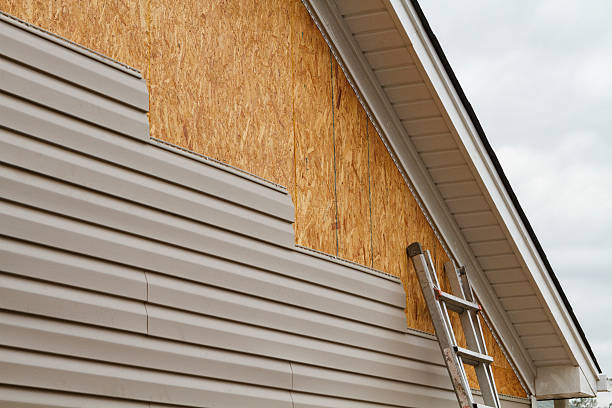 Professional Vinyl Siding technician working in Richboro, PA